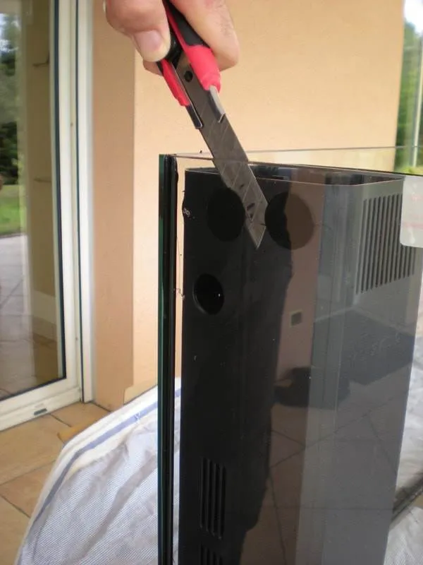 Astuce pour retirer la décante interne d'un aquarium